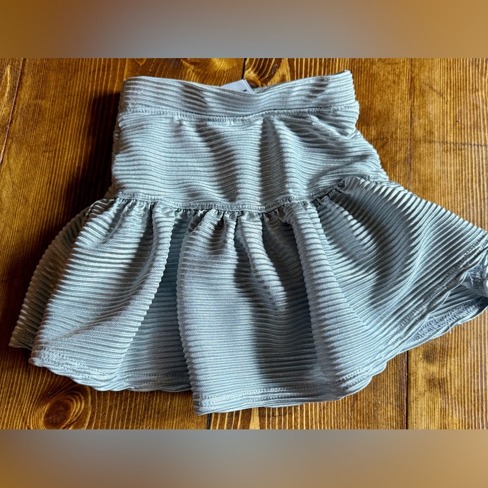 Azarhia Metallic Silver Ribbed Skort Size 2/3t